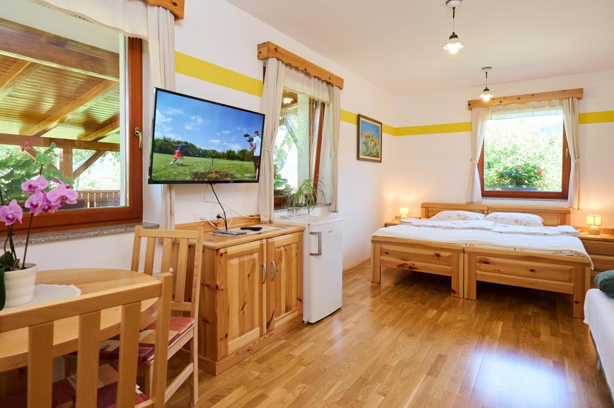 Apartments Organic Tourist Farm Gradisnik Prevalje Extérieur photo