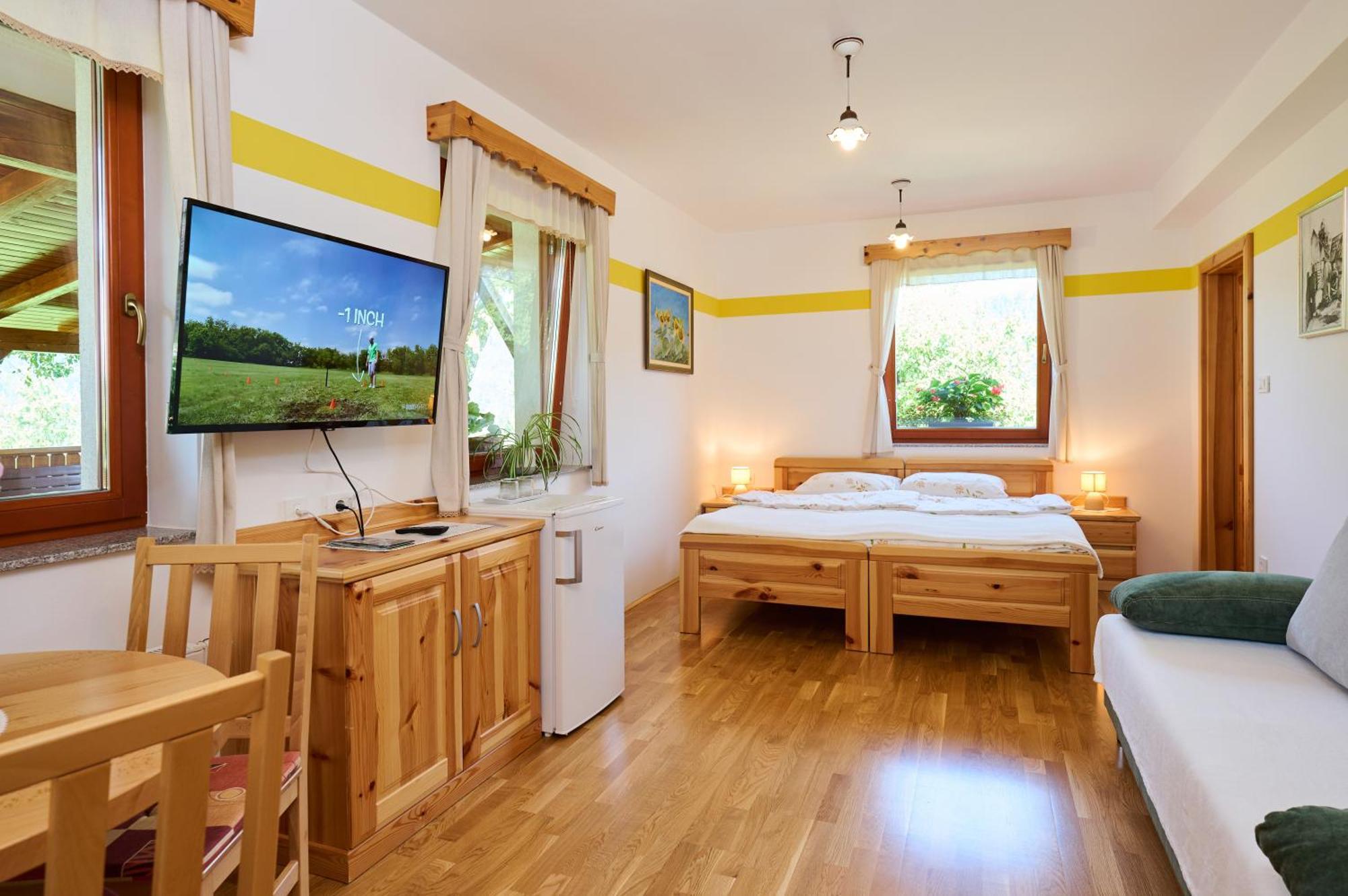 Apartments Organic Tourist Farm Gradisnik Prevalje Extérieur photo